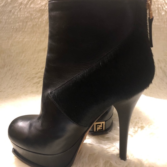 AMAZING FENDI BOOTIES 💙 💯 - Picture 4 of 8